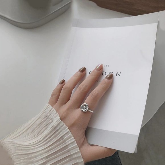 *NEW 925 Sterling Silver Daisy Adjustable Ring - Picture 9 of 10